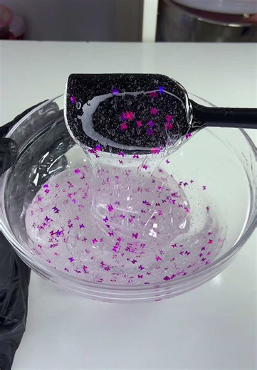 How to Create Crystal Clear Lip Gloss