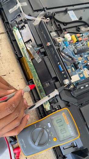 441K views · 3.9K reactions | Kasus blank, no display, backlight menyala hanya solusi sementara. mengenai brp lama tahan bervariasi kadang hanya 1 hr, 1 minggu, 1 bulan, 3 bln, 6 bulan, kalo beruntung sampai 2 thn #TVRepair #elektronik #tvrepairservice #servistv | Frengky Servistv Palu | Facebook