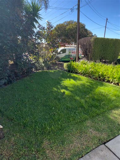 Nothing better than cleaning up a front lawn and bringing it back to life 🌱🔥 Crisp edges, fresh stripes, and a finish that speaks for itself 👌 Service with a Smile 😃 #FrankTheLawnMowerMan #GardenMaintenance #OutdoorServices #BeforeAndAfter #Satisfying