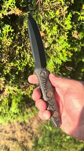 Microtech Socom Alpha • Black on Black Carbon Fibre