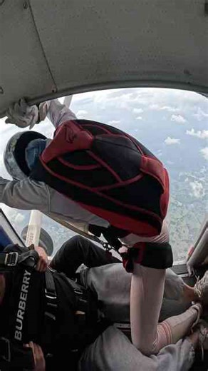 Experience the ultimate skydiving freefall