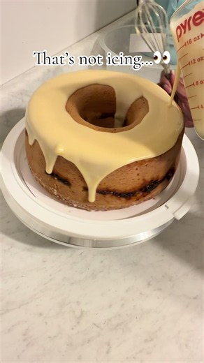 That’s not icing, baby. That’s BANANA PUDDING! 😮‍💨🍌 And not a box of instant pudding in sight! 🤣 We’re talking old-fashioned, scratch-made, stovetop banana pudding poured generously over a banana compote-filled pound cake with a delicate, crunchy sugar-coated crust. Because when I said BANANA PUDDING POUND CAKE, I meant EVERY. SINGLE. WORD. 🤌🏽 Some things are simply worth the extra effort. 💙 Luxury lives in the details. #BananaPuddingPoundCake #FromScratchBaking #PoundCake #BakingTikTok #