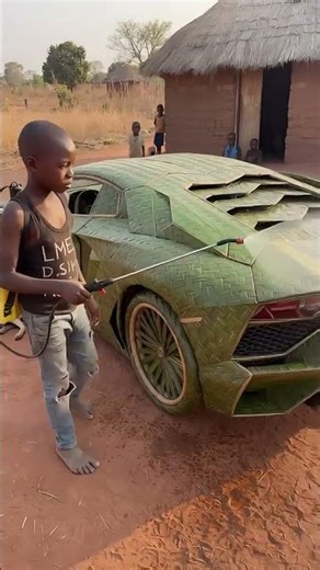 “गरीबी ने बनाई अपनी मेहनत से सुपरकार 🏎️🚗