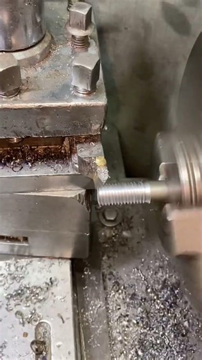 Metal shaft Threading process in lathe machine