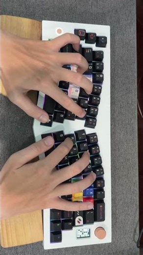 Do you like thocky clicky keyboard? #keyboard #mechanicalkeyboard #customkeyboard