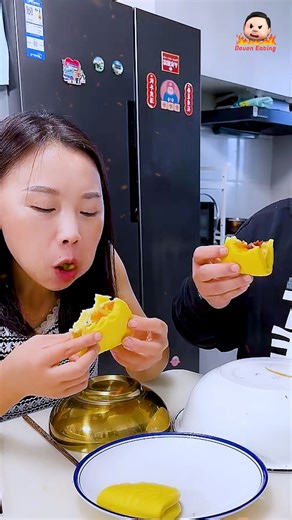 277K views · 4.4K reactions |  The Great Food Chase – Couple Mukbang Edition #吃货 #toptrending #BOOMchallenge #funny | Devon Eating | Facebook