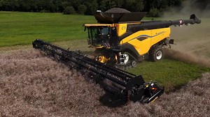 30K views · 185 reactions | #RealFarmDemo The 50-foot AirFLEX NXT, fitted with optional vertical shears, works together with the narrow-profile end shields to slice cleanly through crop rows, reducing crop trampling and unnecessary losses. | Honey Bee Manufacturing Ltd. | Facebook