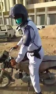 مطلب یہ پولیس والے اب کس.بات کی عزت کی توقع کرتے ہیں ... کراچی کے رہائشی بھی نہیں اور شہریوں کو.لوٹ بھی رہے ہیں | Denote