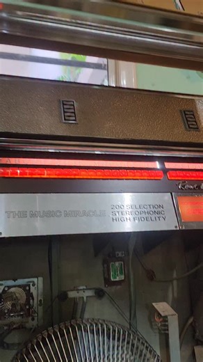 Marcelo Adrian Blanco on Instagram: "Ami Rowe MM3. Primeras pruebas de sonido #jukebox #jukeboxrestoration #marceloblancopinball"