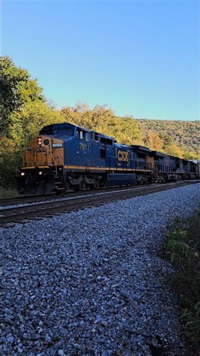 CSX Dash-8 leader!!! #railway