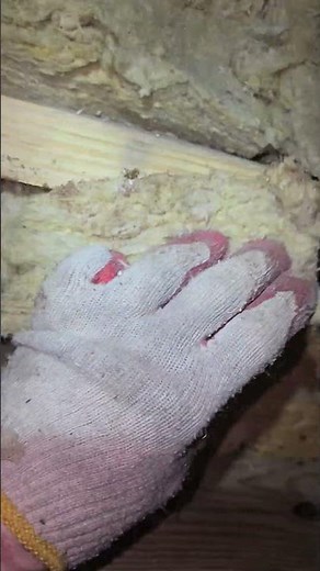 How to install insulation in a crawl space