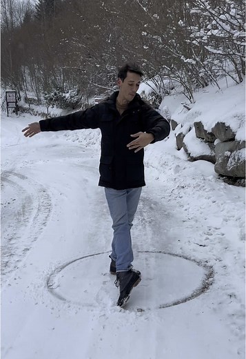 Rond de jambe: dessiner un cercle dans la neige