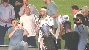 62K views · 4.7K reactions | 朗Back to his roots #Neymar was presented to the supporters of #SantosFC, in an emotional homecoming. The Brazilian star began his career aged 17 with #Santos in 2009, racking up 136 goals and 64 assists in 225 matches to help the club secure their first Copa Libertadores title in nearly 50 years in 2011. #Brazil #NeyDay #NeymarJr | CGTN Sports Scene | Facebook