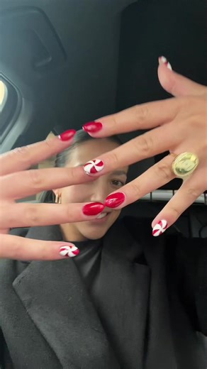 Love love my candy cane nails! #fyp #christmasnails #candycane