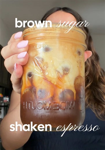 Brown Sugar Shaken Espresso: La Versión de María