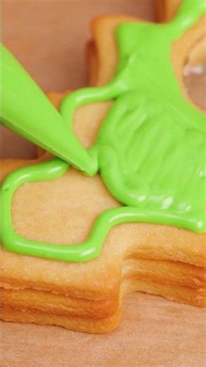 Making holiday desserts backwards is pure magic 🎄🍫⏪✨ #christmasrecipes