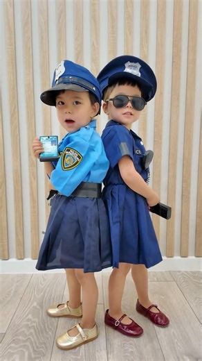 Stranger Danger! Twin Twin Teach Kids Safety 👮‍♀️