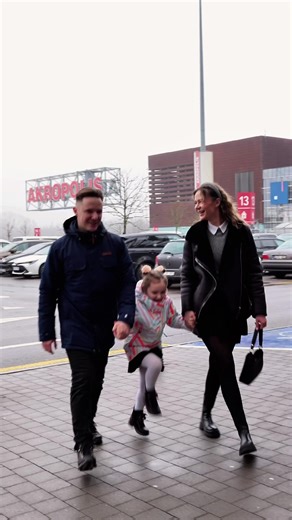 AKROPOLYJE kiekvienas šeimos narys gali rasti kažką sau – nuo drabužių bei avalynės tėvams iki gardžiausių saldainių vaikams. ✨ Apsilankykite kartu čia dabar, kaip @mazipirsteliai su savo šeima, ir mėgaukitės viskuo, ką siūlo prekybos centras. 🛍️ 📍 Knygyną „Pegasą“, „Candy POP“, „Scalini“, „Lietuvos paštą“ bei „Topo centrą“ rasi Vilniaus, Klaipėdos ir Šiaulių AKROPOLIUOSE. 📍 „Joglę“ bei ZARA rasi Vilniaus ir Klaipėdos AKROPOLIUOSE. 📍 KLER È KLER rasi Vilniaus AKROPOLYJE. | AKROPOLIS | Klaipė