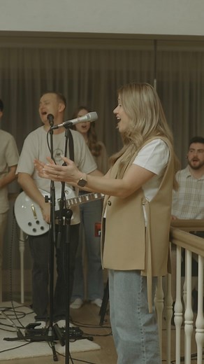 Emima Timofte on Instagram: "Prin harul Tău Isus trimite-ne, ca să știe intreaga lume că Tu domnești!🙌🏻👑 #Tusădomnești"