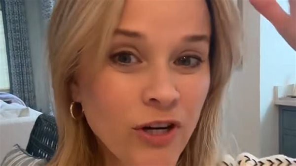 Reese Witherspoon defends eating 'dirty' snow off her car