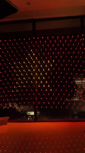 Đều đến tắt điện đi nhìn đèn LED lá cờ Tổ quốc đẹp lung linh