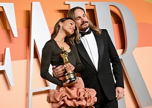 Zoe Saldaña and Husband Marco Perego Saldaña Cuddled Up at the Vanity Fair Oscar Party
