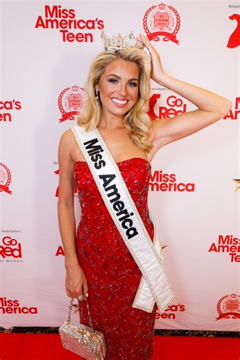 What a night at It’s Miss America’s World Gala! ✨ We were joined by our inspiring guest speaker, Nancy Brown, along with distinguished guests, celebrity judges, Forever Miss Americas, and so many friends of Miss America. The evening was filled with inspiring stories and style, including the iconic Show Us Your Shoes fashion event! 💫 #MissAmerica #ItsMissAmericasWorld #MissAmericaNewEra | Miss America