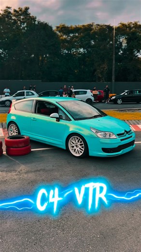 𝘼𝙣𝙩𝙞 𝙈𝙖𝙣𝙘𝙤 𝙈𝙖𝙣𝙘𝙤 𝘾𝙡𝙪𝙗 on Instagram: "O Citroën C4 VTR é uma versão esportiva do hatch/coupé Citroën C4 que ficou bem marcada no Brasil principalmente entre meados dos anos 2000 (aproximadamente 2005 a 2009) — um carro com estilo francês diferenciado e foco em desempenho e dirigibilidade mais esportiva que os modelos convencionais da época. • Características principais Motor e desempenho • Equipado com motor 2.0 16V de 143 cv e cerca de 20 kgfm de torque, com tração dianteira e 