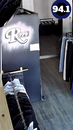 4.8K views · 19 reactions | Dejó su chaleco de naranjita y desvalijó...