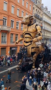 106K views · 67K reactions | Astérion et Lilith dans les rues de Toulouse. Magique #toulouse #spectacle #machine | actu.fr | Facebook