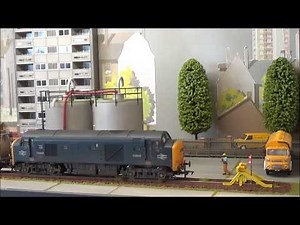 Baby Deltic D5909 shunting TTA Tank Wagons