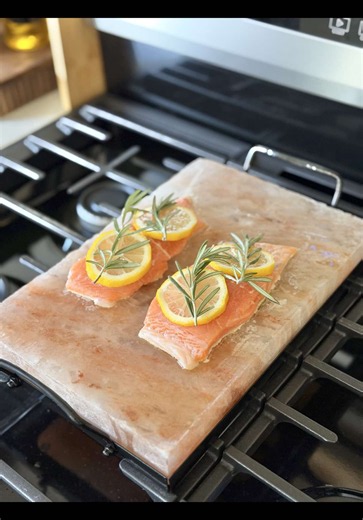 POV: your weeknight dinner just got a little fancy🤭 #founditonamazon #amazonkitchen #amazonfinds #saltblock #homecooking