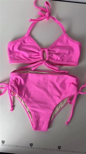 Moldes de Biquínis | Moldes moda praia e Fitness! on Instagram: "✨ Passo a passo conjuntinho de biquíni INFANTIL ! 👧🏖️ Molde novo Top com viés infantil + molde calcinha sunkini comportadinha, modelinho super rápido e fácil de fazer! Modelinho que gasta pouco tecido e vai vender muito👌 💬 Me conta aqui se você gostou 👇 💾 Salva esse vídeo pra fazer depois e compartilha com suas amigas costureiras! #modapraiainfantil #costurainfantil #passoapasso"