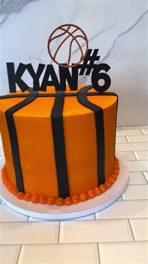 Accidental Cake Lady on TikTok