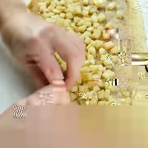 1.7M views · 1K reactions | Apple Cinnamon Roll Cupcakes are delicious and easy fall dessert recipe with fresh apples, cinnamon sugar, refrigerated crescent roll dough. You can enjoy in these sweet, gooey dessert in less than 30 minutes!!! RECIPE HERE > https://goo.gl/xDwvsK PIN IT FOR LATER > https://goo.gl/aWJJxY | OMG Chocolate Desserts | Facebook