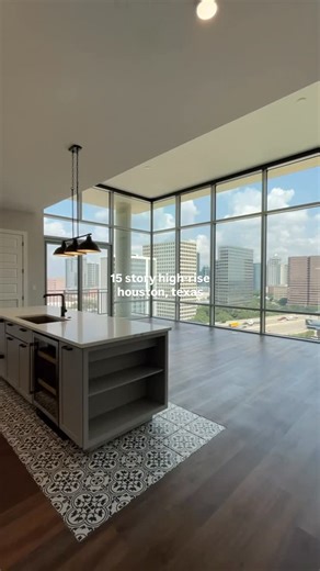 Apartment Hunters • Houston on Instagram: "📍15 story high-rise in Houston, Texas! 🔥 We found DEALS at this property! Super easy access to I-610, I-69, and I-10. Amenities include a resort-style pool, fitness center, and electric vehicle charging stations 🚙. 🚛 Our service is 100% free, and you get up to $200 cash back or a free 2 hour move! 📲 Comment or DM and we can set up a tour!"