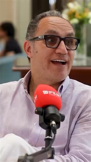 البداية كانت من الجامعة… في حديثه خلال VS Film Podcast، يحكي الدكتور أسامة ابو نار ( رئيس المهرجان ) كيف بدأت فكرة VS Film داخل الجامعة البريطانية عام 2019، وسط دعم ومساعدات غير متوقعة، لتتحوّل الفكرة وقتها إلى مسابقة مصرية حملت اسم VS Film… وتكون الشرارة الأولى لمهرجان كبر مع الوقت وبقى منصة حقيقية لصُنّاع الأفلام القصيرة. #VSFilmPodcast #VSFilm #ShortFilmFestival #CinemaTalk #FilmFestival #FilmJourney #BehindTheScenes #سينما #مهرجان_الأفلام_القصيرة | VS-Films