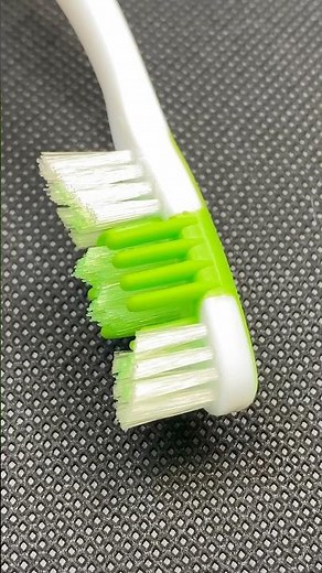 How to Choose the Best Toothbrush for Sensitive Gums: Expert Tips