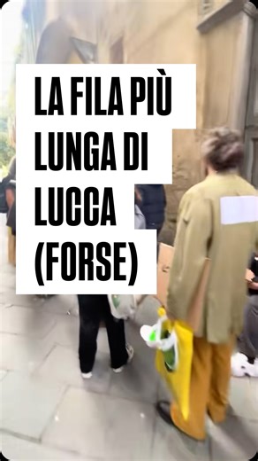 Fumettologica on Instagram: "Questa è stata una delle file più lunghe di Lucca Comics & Games 2025. Secondo voi per chi era? @luccacomicsandgames #luccacomics #fumettologica #fumetti #manga #file"