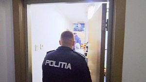 Consilierul local AUR cu 7 clase Vlad Virgil alaturi de prietena lui Stoian Viorica, rămân în arest preventiv pentru următoarele 30 de zile. Decizia este definitivă. Vlad Virgil, consilier local AUR în cadrul Consiliului Local al comunei Oltina, județul Constanța, este considerat de procurorii DIICOT ca fiind capul rețelei infracționale numite generic „Fabrica de moșteniri”. Gruparea condusă de Vlad Virgil era compusă din notari, un executor judecătoresc, agenți imobiliari și alte persoane și er