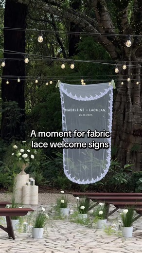 Charming Lace Wedding Signage Ideas