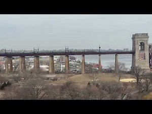 Old Acela crossing the Hell Gate Bridge