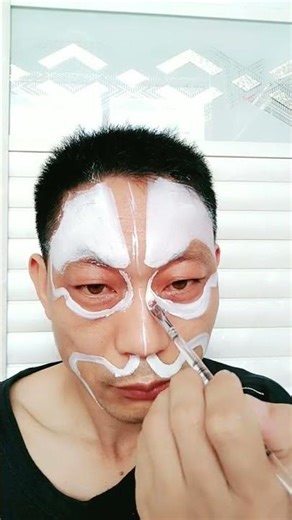 Zhang Fei's face painting in Peking Opera is a black cross-pattern.