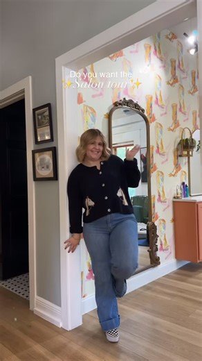 Georgetown | Blonding | Lived-In | Extensions on Instagram: "Do you want the Western blonde salon tour? From the luxury experience the second you walk in.. we promise you’ll want to come righttttt back✨ 📍north Austin location is open & booking clients now 📍AND Come see us in Georgetown right off the historic square Grab your spot now—we can’t wait to see you in our chair! 💇🏼‍♀️✨ . . . #westernblondesalon ##texashairsalon #georgetownhairstylist #georgetowntx #hairsalon #georgetownstylist #tex