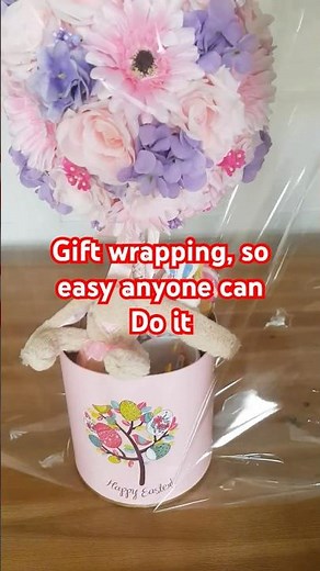 How to gift wrap a round box with cellophane #bouquet #flowers #diy
