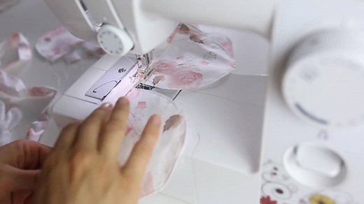 Learn how to make fabric bunting for a kids room, nursery or playroom. You could also use this tutorial to make decor for a birthday party or baby shower. I show you how to make it reversible. More details and sources: http://farmhouseonboone.com/farmhouse-on-boone/make-fabric-bunting-childrens-room/ | Farmhouse on Boone