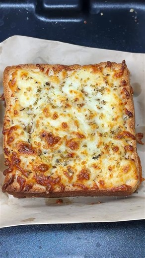 Udhaya prakash | Quick breakfast recipe! Egg and bread cheese toast! #eggs #breakfast #quickbreakfast #easydinnerideas #breadrecipe | Instagram