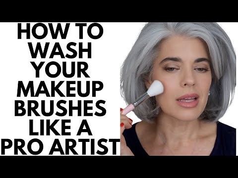 HOW TO WASH 🧼 YOUR MAKEUP BRUSHES ACCORDING TO A MAKEUP PRO | Nikol Johnson