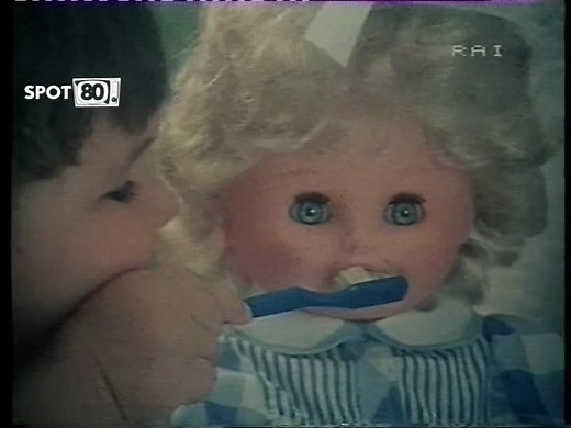 Lavalavaleria Bambola (1980) - La Effe Bambole Franca, fondata a Monselice negli anni '50, è stata un pilastro dell’artigianato italiano nel settore dei giocattoli. Quando i prodotti «made in Italy» dominavano i mercati internazionali, Monselice guadagnò fama come cuore pulsante del distretto della bambola, anche grazie alle creazioni di questa azienda. Un esempio memorabile è LavaLaValeria, la bambola che rideva ogni volta che veniva lavata. L’azienda visse un'epoca d’oro fino alla sua chiusura