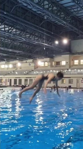 This is what falling with style looks like